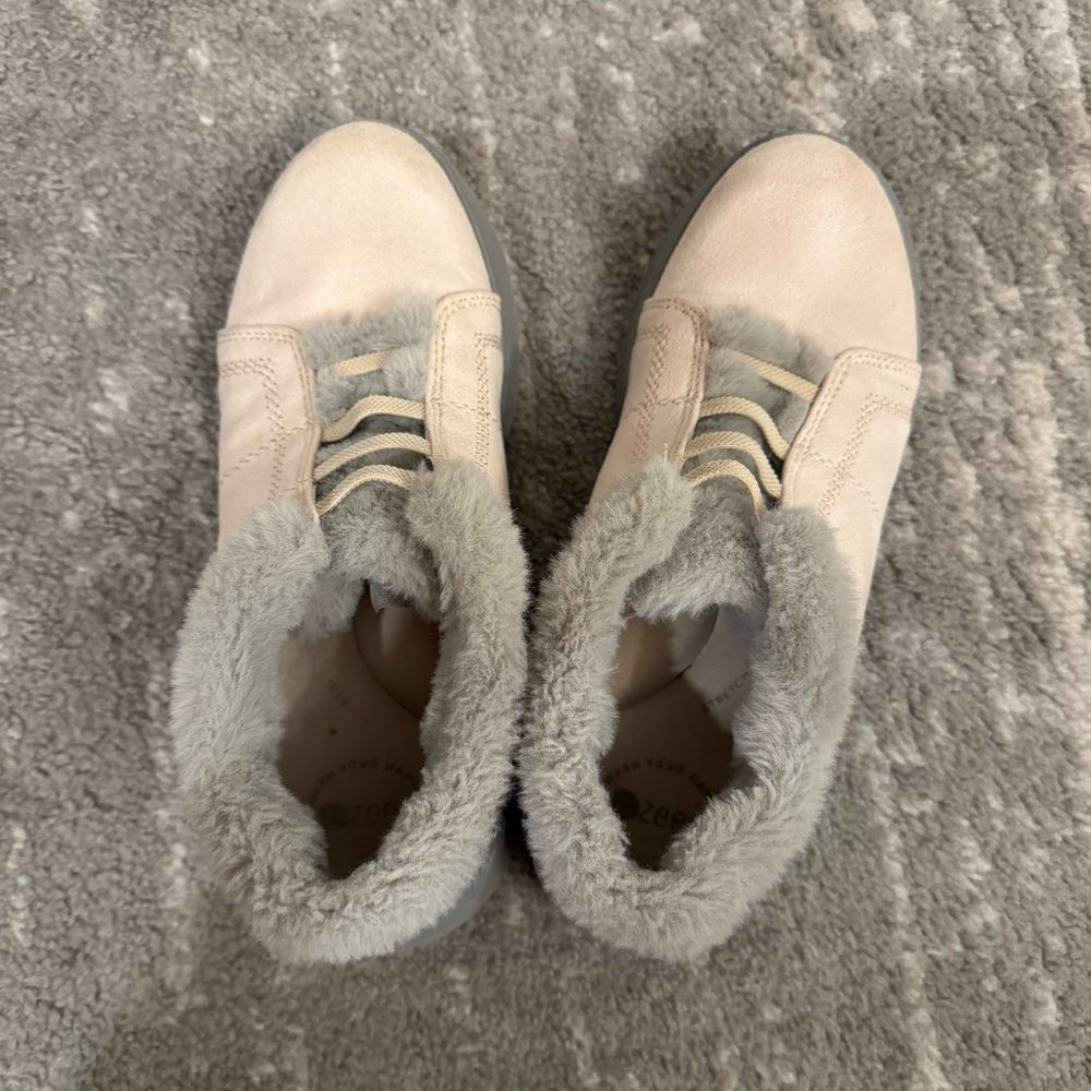 Bzees Women's Cozy Pink and Gray Slippers - Picture 4 of 4